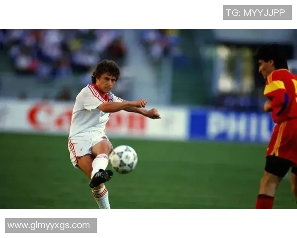 从绿茵传奇到巨星时代足球明星成长与辉煌历程