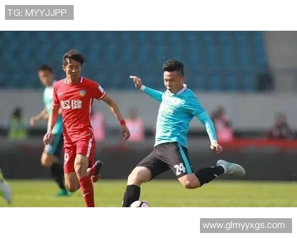 帅气足球明星带领球队逆袭冠军之路成就传奇人生